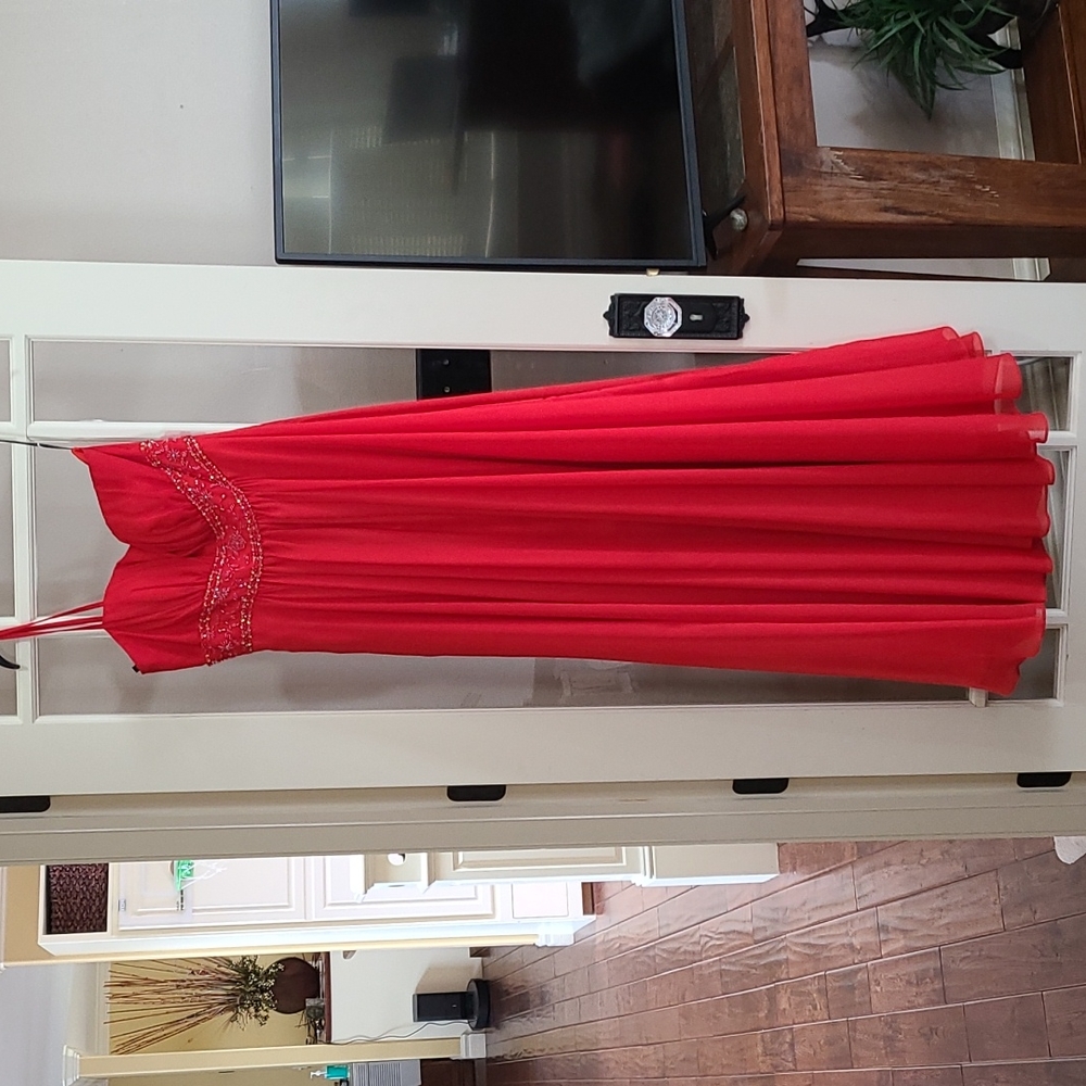 Dress - Picture 3 of 7
